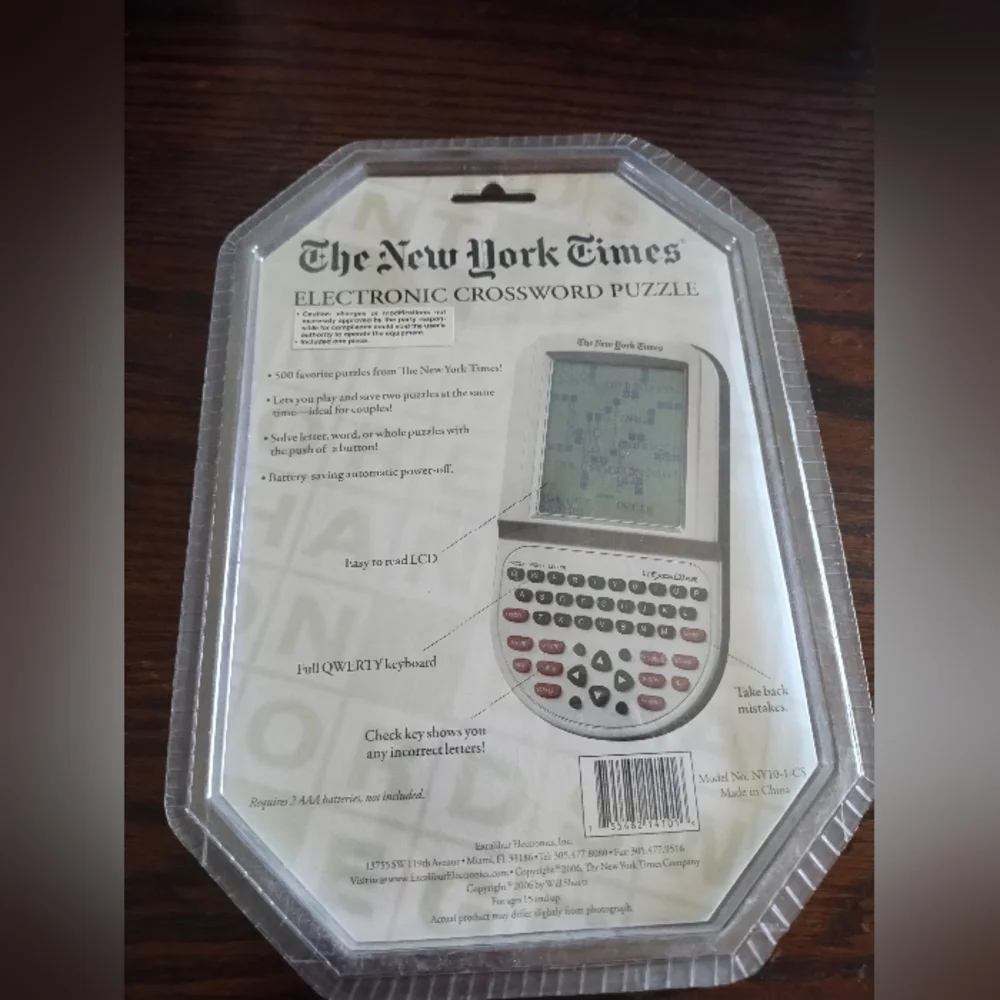 THE NEW YORK TIMES Electronic‎ Crossword Puzzle Hand Held Game 500 Puzzles NEW